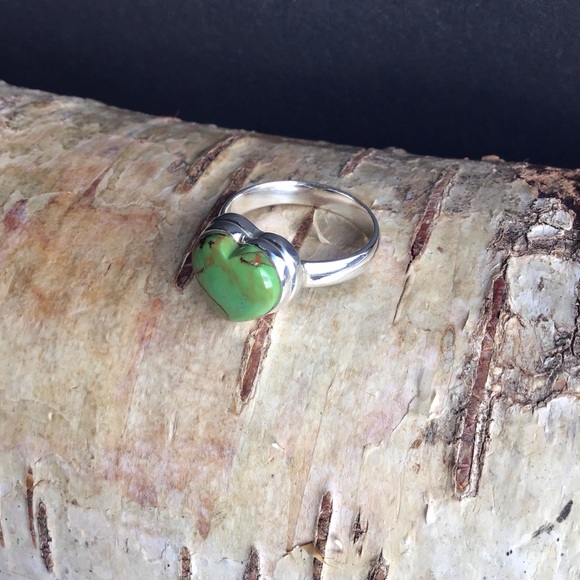 Green Turquoise Ring. Solid 925 Silver with Natural Green Turquoise Heart shape. - Picture 11 of 16